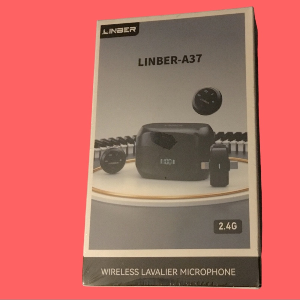 Wireless Lavalier-A37 Microphone - 2.4G Black. NEW